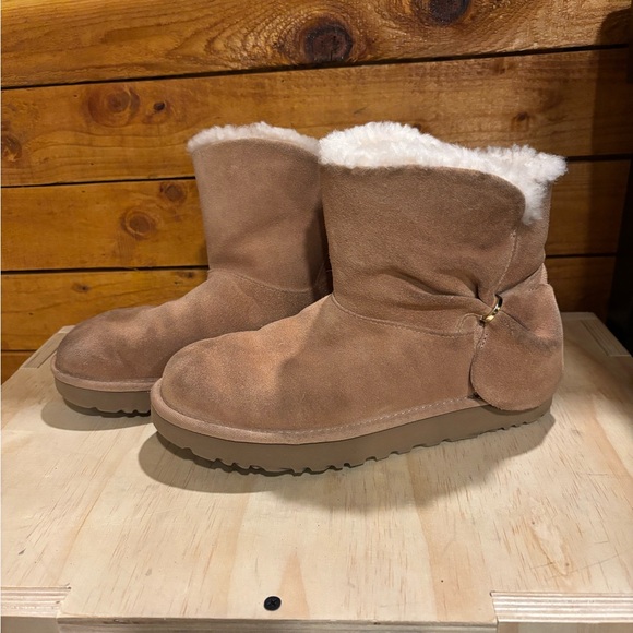 UGG Classic Mini Twist Boots with Plush Lining - Picture 3 of 11